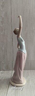 NAO Lladro The Dance is Over Figurine #1204 in Excellent Pre-Owned Condition