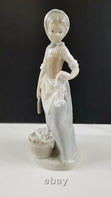 NAO Lladro Wash Day Girl Glazed Figurine Early 1970s Marking