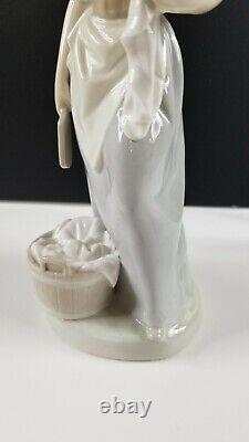 NAO Lladro Wash Day Girl Glazed Figurine Early 1970s Marking