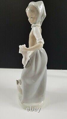 NAO Lladro Wash Day Girl Glazed Figurine Early 1970s Marking