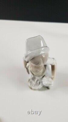 NAO Lladro Wash Day Girl Glazed Figurine Early 1970s Marking