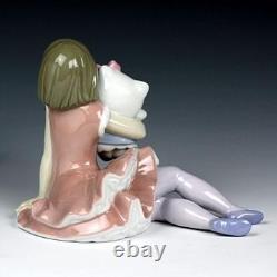NAO Sister Brand Lladro Girl Stay By My Side Hello Kitty Sanrio Figure 5.5