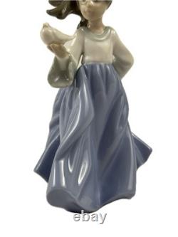NAO by LLADRO Girl with Dove Porcelain Figurine #1088 Bird Lover Spain 1988