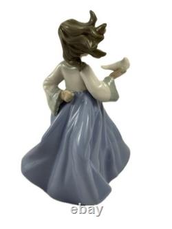 NAO by LLADRO Girl with Dove Porcelain Figurine #1088 Bird Lover Spain 1988