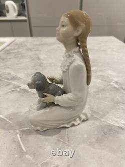 NAO by LLADRO KNEELING GIRL RARE figure
