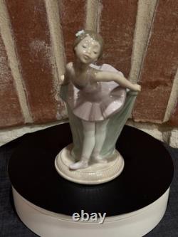 NAO by LLADRÓ My Recital #1151 Young Girl Ballerina Figurine RETIRED