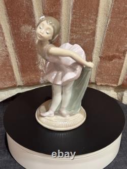 NAO by LLADRÓ My Recital #1151 Young Girl Ballerina Figurine RETIRED