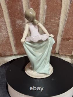 NAO by LLADRÓ My Recital #1151 Young Girl Ballerina Figurine RETIRED