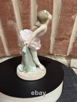 NAO by LLADRÓ My Recital #1151 Young Girl Ballerina Figurine RETIRED