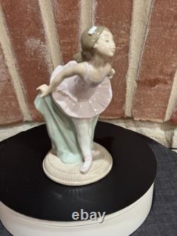 NAO by LLADRÓ My Recital #1151 Young Girl Ballerina Figurine RETIRED