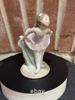 NAO by LLADRÓ My Recital #1151 Young Girl Ballerina Figurine RETIRED