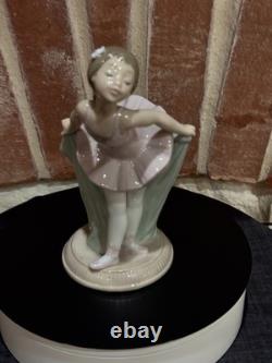 NAO by LLADRÓ My Recital #1151 Young Girl Ballerina Figurine RETIRED
