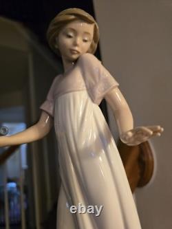 NAO by LLADRO figurine Young Girl