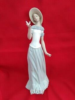 NAO by LLadro 1398 Lady with Butterfly in Hand Figure (The Butterfly's Dance)