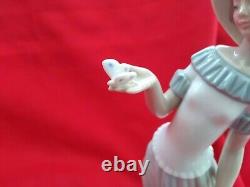 NAO by LLadro 1398 Lady with Butterfly in Hand Figure (The Butterfly's Dance)