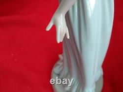 NAO by LLadro 1398 Lady with Butterfly in Hand Figure (The Butterfly's Dance)