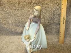 NAO by Lladro 1318 First Steps Porcelain Figurine Mother & Child Used