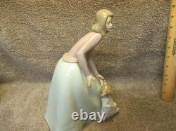 NAO by Lladro 1318 First Steps Porcelain Figurine Mother & Child Used