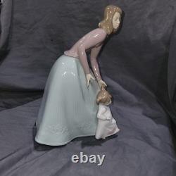 NAO by Lladro 1318 First Steps Porcelain Figurine Mother & Child Used