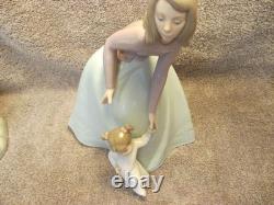 NAO by Lladro 1318 First Steps Porcelain Figurine Mother & Child Used