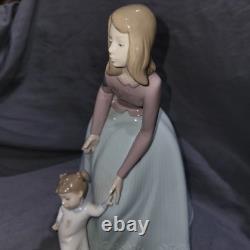 NAO by Lladro 1318 First Steps Porcelain Figurine Mother & Child Used