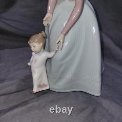 NAO by Lladro 1318 First Steps Porcelain Figurine Mother & Child Used