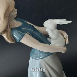 NAO by Lladro #762 Girl with Bunny Figurine 11 Hand Made in Spain with Box