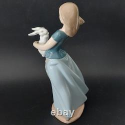NAO by Lladro #762 Girl with Bunny Figurine 11 Hand Made in Spain with Box
