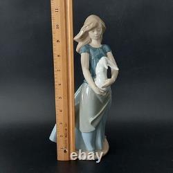 NAO by Lladro #762 Girl with Bunny Figurine 11 Hand Made in Spain with Box