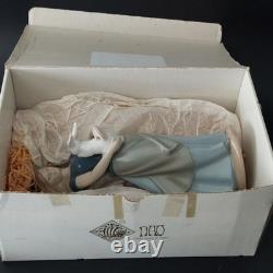 NAO by Lladro #762 Girl with Bunny Figurine 11 Hand Made in Spain with Box