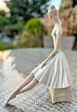 NAO by Lladro Ballerina Vintage Porcelain Large Figurine (Retired)