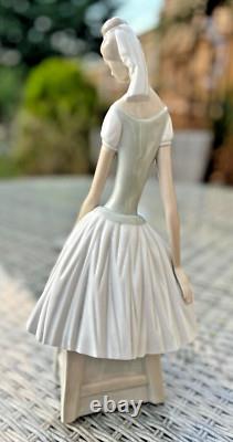 NAO by Lladro Ballerina Vintage Porcelain Large Figurine (Retired)