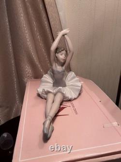 NAO by Lladro Ballet Exercise 1208 Seated Ballerina Porcelain Figurine Boxed