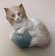 NAO by Lladro Cat with Ball of Wool String Porcelain Figure Made In Spain/MINT