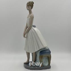 NAO by Lladro Daisa 1983 Ballerina Standing in front of Stool chair Rare READ