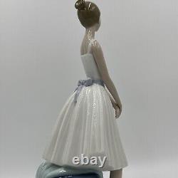 NAO by Lladro Daisa 1983 Ballerina Standing in front of Stool chair Rare READ