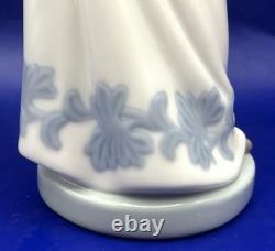 NAO by Lladro Elegance 1205 Vintage Porcelain Figurine