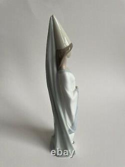 NAO by Lladro Fairy medieval princess Ceramic Porcelain Figure