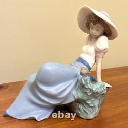 NAO by Lladro Girl Listening to the Bird's Songs #1042 Figurine Vtg 1987 Retired
