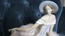 NAO by Lladro Grace Girl Hat Porcelain Figurine 1265 Daisa 1997 Spain Retaired