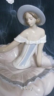 NAO by Lladro Grace Girl Hat Porcelain Figurine 1265 Daisa 1997 Spain Retaired