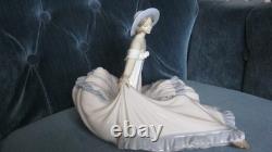 NAO by Lladro Grace Girl Hat Porcelain Figurine 1265 Daisa 1997 Spain Retaired