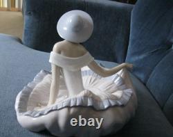 NAO by Lladro Grace Girl Hat Porcelain Figurine 1265 Daisa 1997 Spain Retaired
