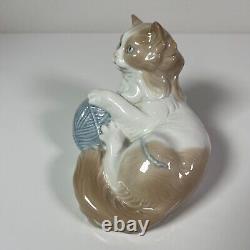 NAO by Lladro Kitten Cat with Ball of Wool String Porcelain Figure Made In Spain