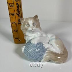 NAO by Lladro Kitten Cat with Ball of Wool String Porcelain Figure Made In Spain