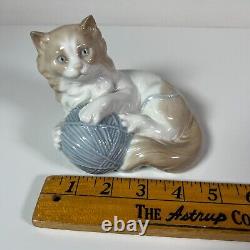 NAO by Lladro Kitten Cat with Ball of Wool String Porcelain Figure Made In Spain