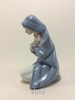 NAO by Lladro Nativity Figurine Mary Porcelain Figurine Virgin Mary 5477 Daisa 1987