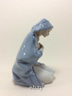 NAO by Lladro Nativity Figurine Mary Porcelain Figurine Virgin Mary 5477 Daisa 1987