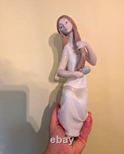 NAO by Lladró Porcelain Woman Brushing Hair Figurine Hand Painted Glossy 8 1999