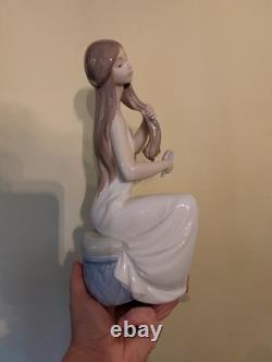 NAO by Lladró Porcelain Woman Brushing Hair Figurine Hand Painted Glossy 8 1999